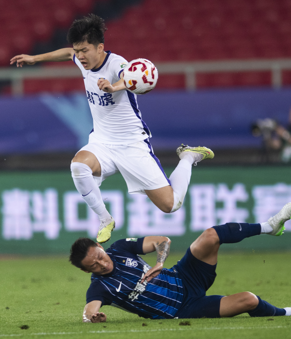 边后卫内收 边后卫内收