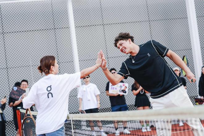 从边翼撤退 从边翼撤退